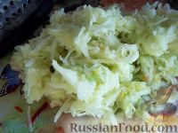 Фото приготовления рецепта: Слоеный салат со свеклой и плавленым сыром - шаг №6