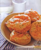 Фото к рецепту: Поповеры с сыром и зеленым луком