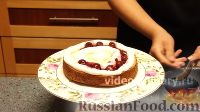 Фото приготовления рецепта: Бисквитный торт "Невеста" с вишней - шаг №17