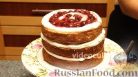Фото приготовления рецепта: Бисквитный торт "Невеста" с вишней - шаг №18
