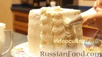 Фото приготовления рецепта: Бисквитный торт "Невеста" с вишней - шаг №20