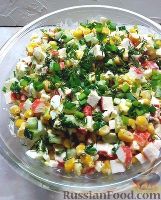 Фото к рецепту: Крабовый салат с кукурузой, огурцами и яйцом