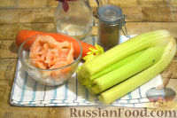 Фото приготовления рецепта: Салат из сельдерея, моркови и лосося - шаг №1