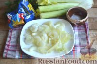 Фото приготовления рецепта: Крабовый салат с креветками и сельдереем - шаг №3