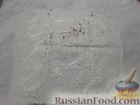 Фото приготовления рецепта: Рулет из лаваша с печеночным паштетом и соленым огурцом - шаг №3