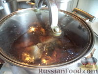 Фото приготовления рецепта: Скумбрия в луковой шелухе (за 3 минуты) - шаг №6