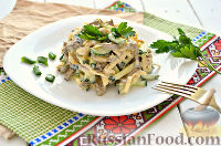 Фото приготовления рецепта: Салат из печени и грибов, с огурцами и сыром - шаг №9