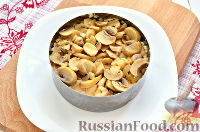 Фото приготовления рецепта: Салат с грибами и ветчиной - шаг №5