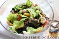 Фото приготовления рецепта: Салат с тунцом - шаг №9