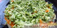 Фото приготовления рецепта: Весенний салат из овощей, зелени, яиц и сыра - шаг №3
