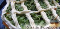 Фото приготовления рецепта: Весенний салат из овощей, зелени, яиц и сыра - шаг №4