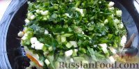Фото приготовления рецепта: Весенний салат из овощей, зелени, яиц и сыра - шаг №5