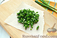 Фото приготовления рецепта: Салат из печени трески и яиц - шаг №4