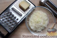 Фото приготовления рецепта: Горячие бутерброды с сыром и помидорами - шаг №3