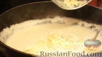Фото приготовления рецепта: Макароны с сырным соусом - шаг №8