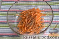 Фото приготовления рецепта: Фунчоза с морковью и свежим огурцом - шаг №3