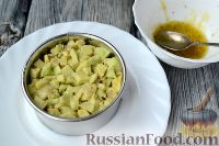 Фото приготовления рецепта: Салат из морской капусты, с тунцом и авокадо - шаг №6