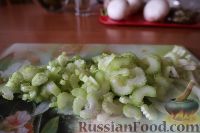 Фото приготовления рецепта: Салат с куриной печенью, грибами и овощами - шаг №6