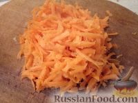 Фото приготовления рецепта: Салат из редьки с яблоками и морковью - шаг №2