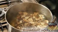 Фото приготовления рецепта: Суп из сушёных грибов с домашней лапшой - шаг №6