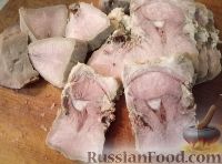 Фото приготовления рецепта: Язык свиной, жаренный в тесте - шаг №2
