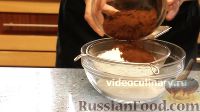 Фото приготовления рецепта: Простой шоколадный бисквитный торт - шаг №2