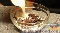 Фото приготовления рецепта: Простой шоколадный бисквитный торт - шаг №18