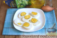 Фото приготовления рецепта: Салат "Ромашка" с курицей и фасолью - шаг №7