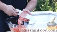 Фото приготовления рецепта: Салат "Шакароб" (аччик-чучук) из помидоров и лука - шаг №4