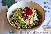 Фото к рецепту: Салат из морской капусты с зеленым горошком и яйцом