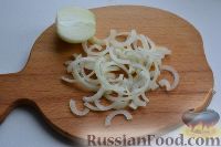 Фото приготовления рецепта: Салат из свежей капусты, сладкого перца и редьки - шаг №3