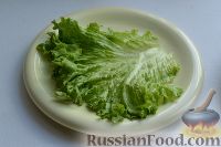 Фото приготовления рецепта: Салат из свежей капусты, сладкого перца и редьки - шаг №10
