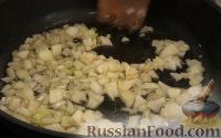 Фото приготовления рецепта: Куриные голени, фаршированные филе, шампиньонами и овощами (на сковороде) - шаг №15