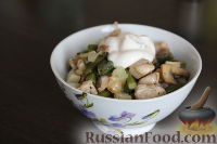 Фото к рецепту: Салат "Второе" с курицей и стручковой фасолью