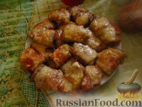 Фото к рецепту: Рулетики из баклажанов с начинкой, в томатном соусе