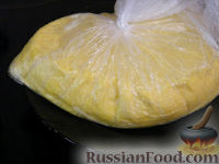 Фото приготовления рецепта: Маковый пирог на сметане, со сливочной карамелью и семечками - шаг №6