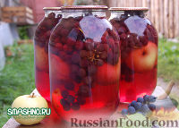 Фото приготовления рецепта: Компот из яблок с виноградом на зиму - шаг №10