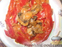 Фото к рецепту: Сладкий перец с грибами под сливочным соусом