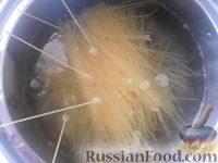 Фото приготовления рецепта: Спагетти с фаршем и овощами - шаг №18