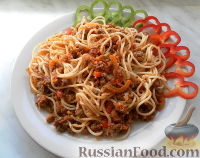 Фото к рецепту: Спагетти с фаршем и овощами