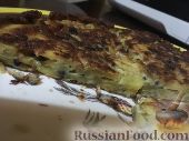 Фото приготовления рецепта: Заливной пирог на сметане и майонезе, с мясным фаршем и капустой - шаг №7