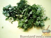Фото приготовления рецепта: Салат с куриным филе и черемшой - шаг №4