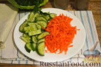 Фото приготовления рецепта: Роллы (рулет) из лаваша, с рыбой, капустой, огурцом и морковью - шаг №3