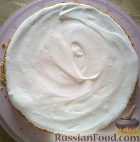 Фото приготовления рецепта: Бисквитный торт "Веснушки" - шаг №9