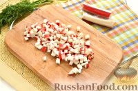Фото приготовления рецепта: Салат с крабовыми палочками в корзинках - шаг №3