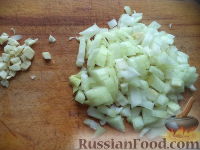 Фото приготовления рецепта: Скумбрия, запечённая с картофелем, грибами и сыром - шаг №4