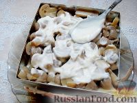 Фото приготовления рецепта: Слоеный салат "Любимый" с ветчиной и грибами - шаг №14