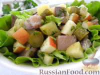 Фото приготовления рецепта: Салат с картофелем и сельдью, по-цёблицки - шаг №10