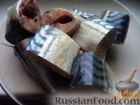 Фото приготовления рецепта: Скумбрия, запеченная в горчично-соевом соусе - шаг №3