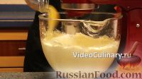 Фото приготовления рецепта: Домашние капкейки на молоке - шаг №5